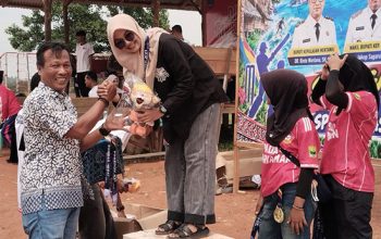 Nurfandri Serahkan Medali Emas Ketujuh, Cricket Padang Pariaman Raih Juara Umum Porprov XVI Sumbar