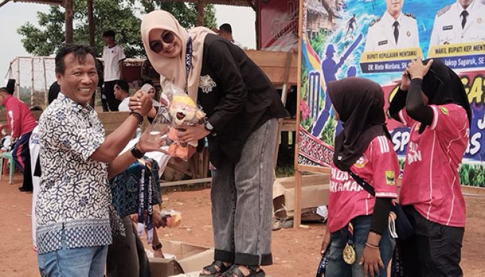 Nurfandri Serahkan Medali Emas Ketujuh, Cricket Padang Pariaman Raih Juara Umum Porprov XVI Sumbar
