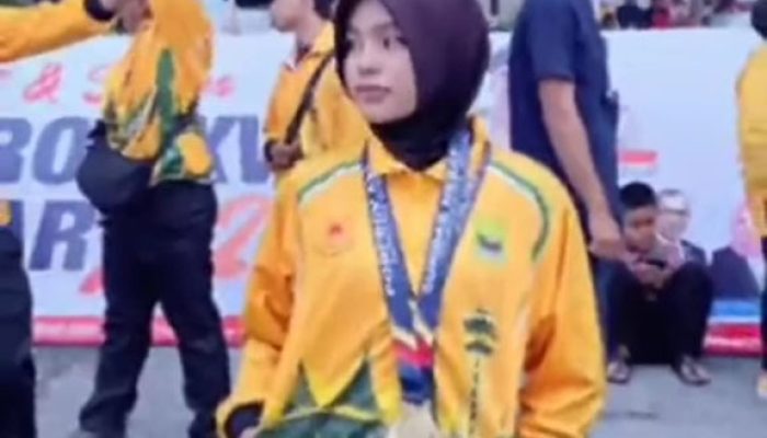 Kayla Febri Yani Bawa Padang Pariaman Raih Medali Emas Floorball Porprov XVI Sumbar