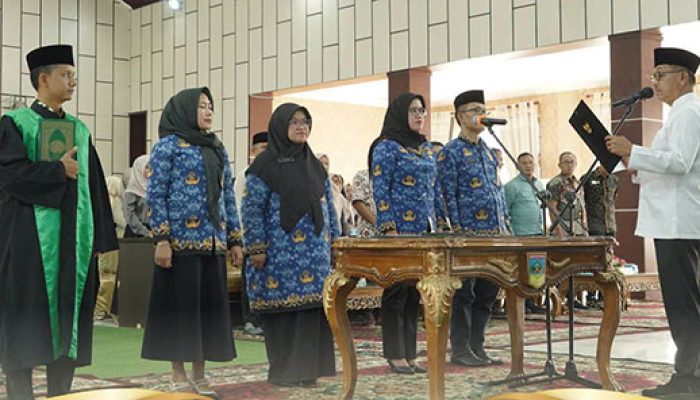 Bupati H. Khairunas Lantik 4 Pejabat Administrator dan Pejabat Pengawas