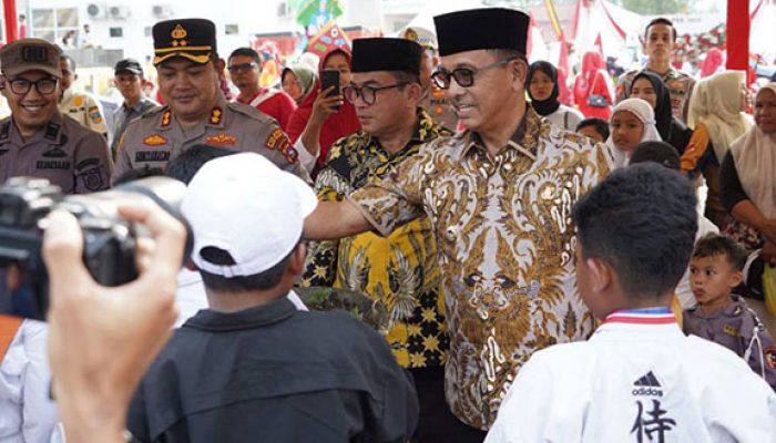 Pawai Siswa Hingga Nagari Warnai Jalanan Ibu Kota Solsel