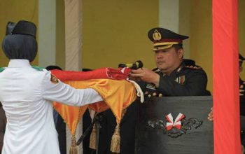 Upacara Penurunan Bendera HUT ke-81 RI di Solsel Dipimpin Kapolres Baru