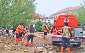Pemkab Solsel Kerahkan Tim Penanganan Galodo Solok