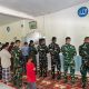 Pererat Keimanan, Personel Satgas TMMD ke-130 Kodim 0319/Mentawai Laksanakan Salat Berjamaah di Masjid Mujahiddin