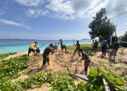 Satgas TMMD ke-130 Kodim 0319/Mentawai Bersama Warga Bersihkan Lingkungan Dusun Kampung