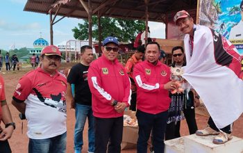 Aprinaldi Serahkan Medali Emas Ketiga untuk Cricket Padang Pariaman, Atlet Dapat Apresiasi