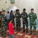 Pererat Keimanan, Personel Satgas TMMD ke-130 Kodim 0319/Mentawai Laksanakan Salat Berjamaah di Masjid Mujahiddin