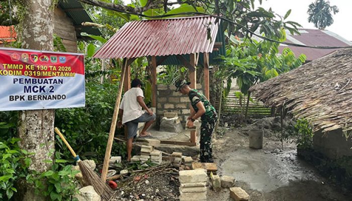 Satgas TMMD ke-130 Kodim 0319/Mentawai Genjot Pembangunan MCK Milik Bernardo