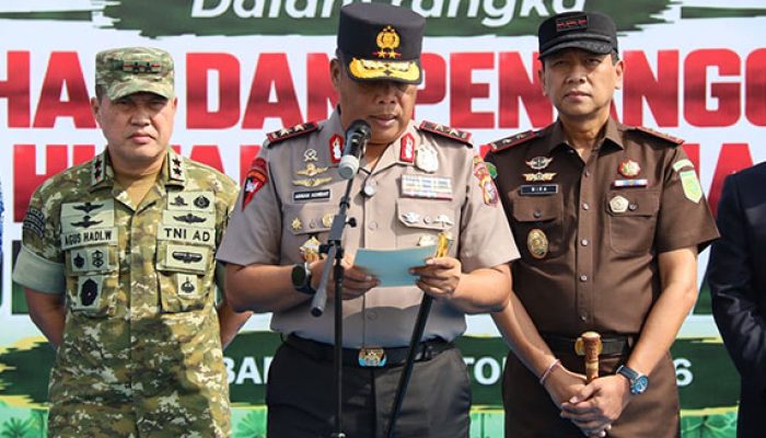 Perkuat Mitigasi Karhutla, Pangdam XIX/Tuanku Tambusai Hadiri Pelepasan 260 Papan Peringatan di Riau