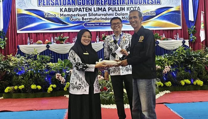 Seminar Nasional PGRI Limapuluh Kota, Aspon Dedy Ajak Guru Pahami UU Pers dan Tugas Jurnalis