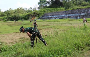 Kebersamaan Satgas TMMD ke-130 dan Warga, Wujudkan Semangat Gotong Royong di Bukit Pamewa Indah